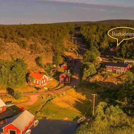 Bastukleven, I Hamnsundets Skaergards Idyll *