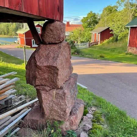 Bastukleven, I Hamnsundets Skaergards Idyll 度假居 *