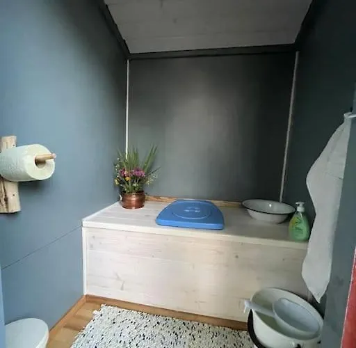 Bastukleven, I Hamnsundets Skaergards Idyll *