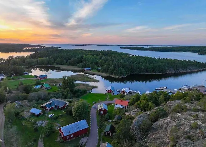Ferienhaus Bastukleven, I Hamnsundets Skaergards Idyll