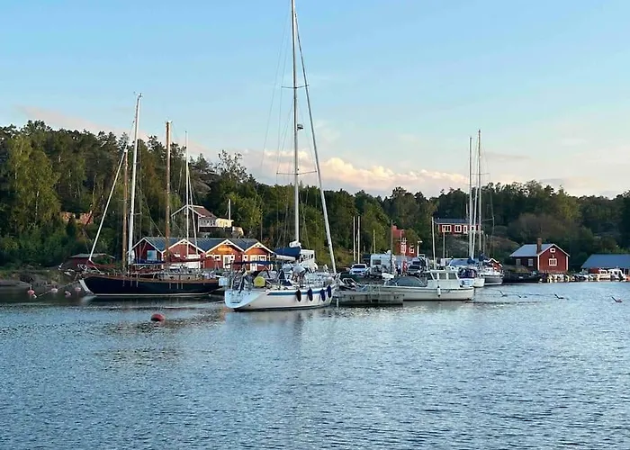 Bastukleven, I Hamnsundets Skaergards Idyll *